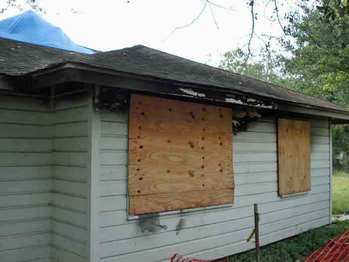 Fire Damaged Houses Require Qualified Contractors For Proper Permits and Repairs